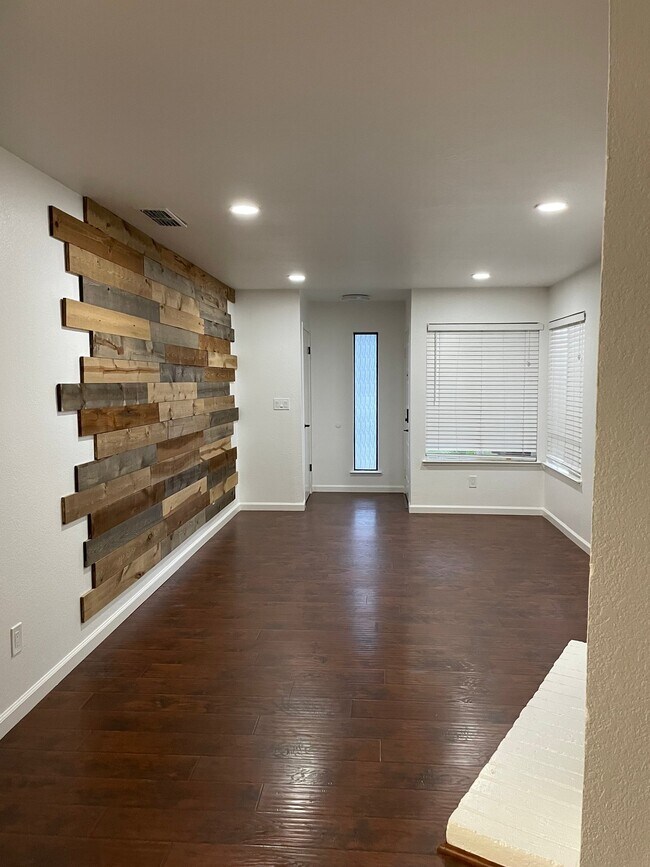 Foto del edificio - 8765 Brigham Way