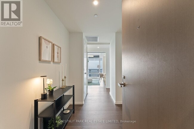 Photo du bâtiment - 1-7001 Bloor St E
