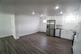 Building Photo - 4658 Thayn Dr