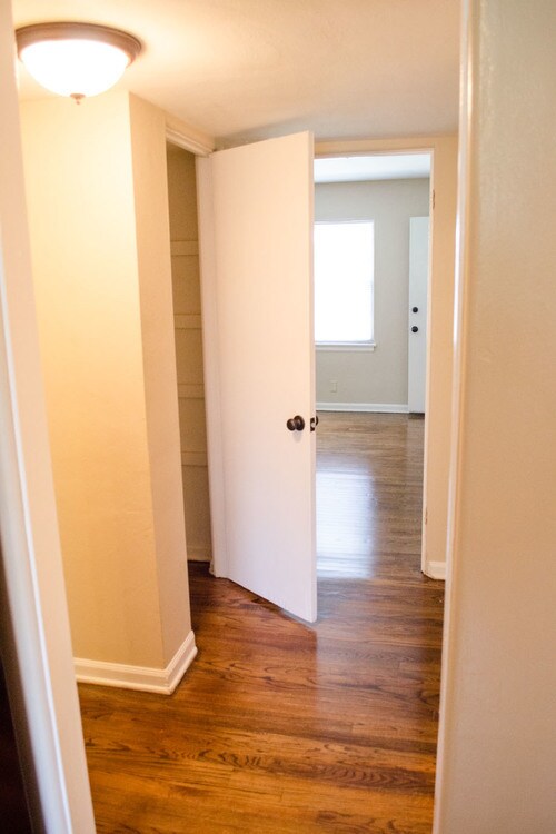 Foto del edificio - 1048 W 41st Pl