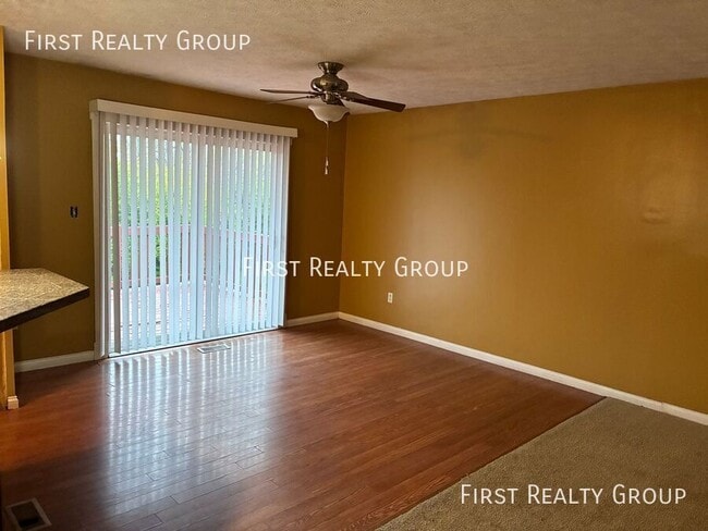 Photo - 37 W Lytle-Five Points Rd House