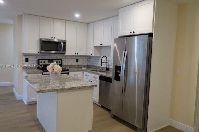 Foto del edificio - 8615 Bridle Path Ct
