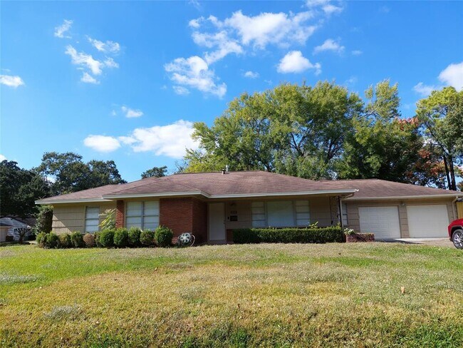 Building Photo - 8318 Greenbush St