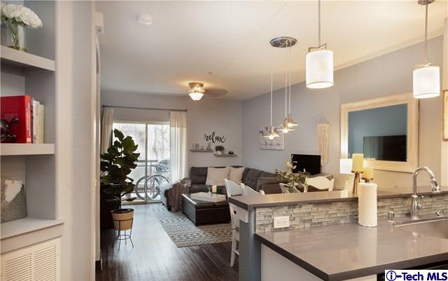 Foto del edificio - 24507 Town Center Dr