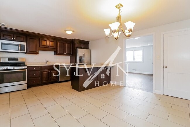 Building Photo - Prepare to fall in love with this 3 bedroo...