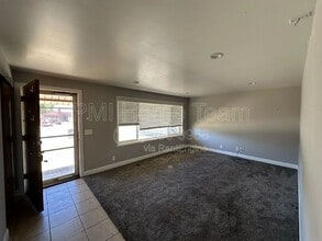Building Photo - 273 Laker Wy