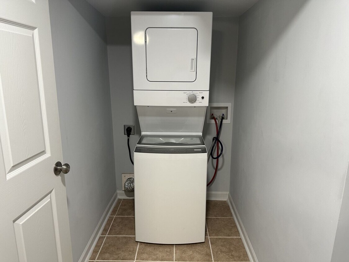 2700 Edwards Rd Unit 2700 Edwards Rd B, Taylors, SC 29687 Room