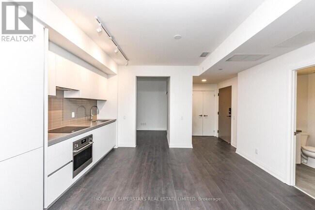 Photo du bâtiment - 4015 The Exchange