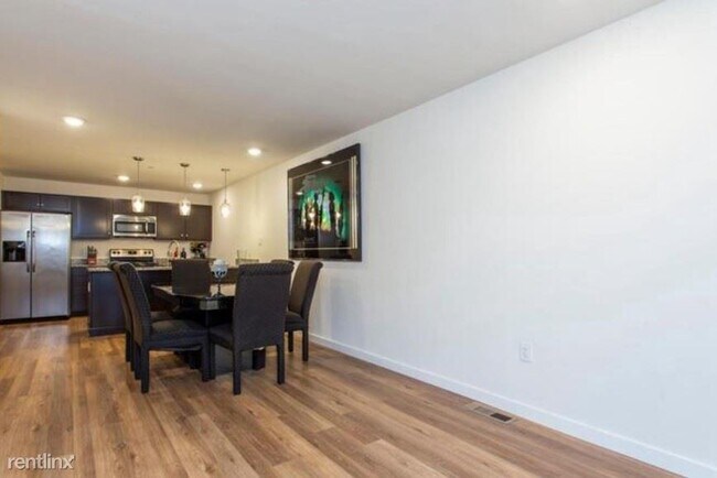 Foto del edificio - 2 br, 2 bath Triplex - 3104 North Broad St...