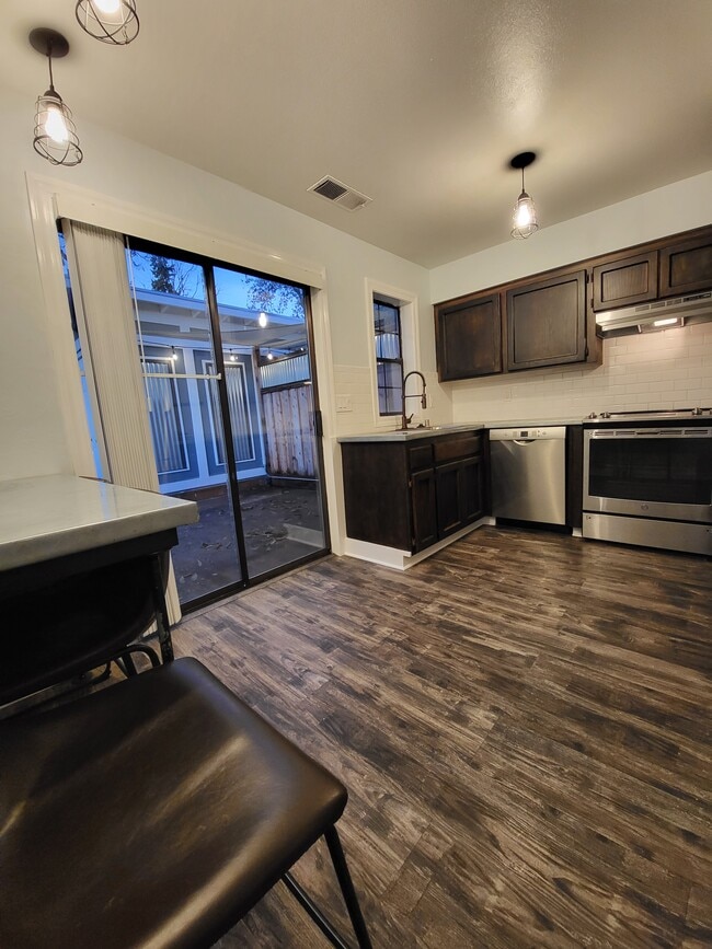 Building Photo - 150 Huntley Ave