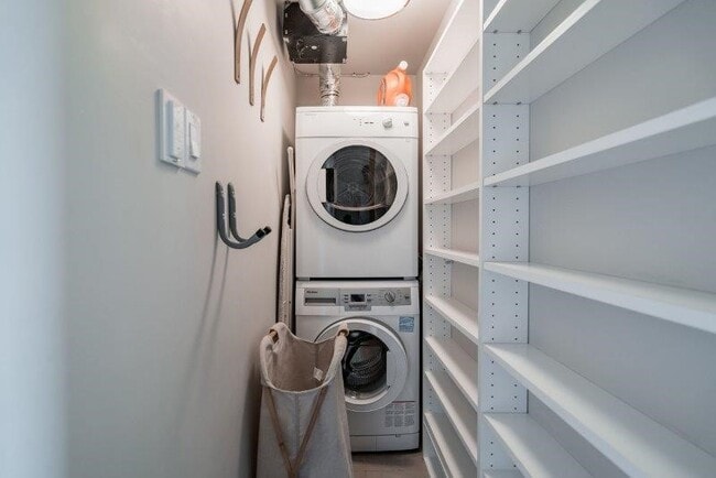 Building Photo - 1783 Manitoba St