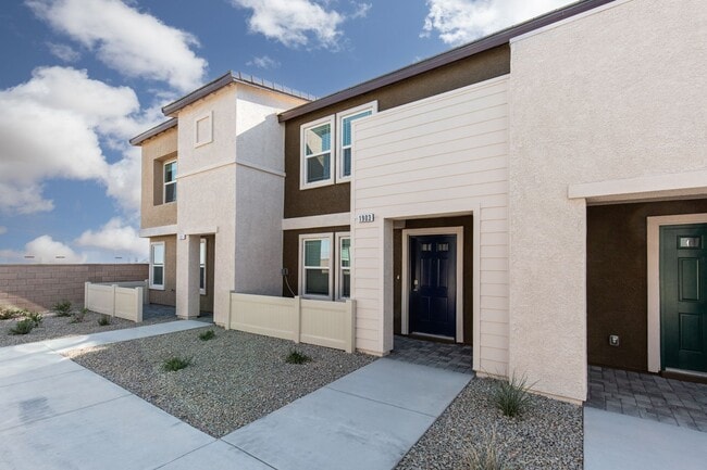 Building Photo - **Call This Stunning New Build Townhouse H...