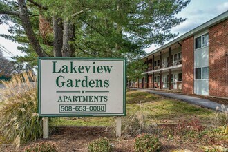 Building Photo - Lakeview Gardens Apartments