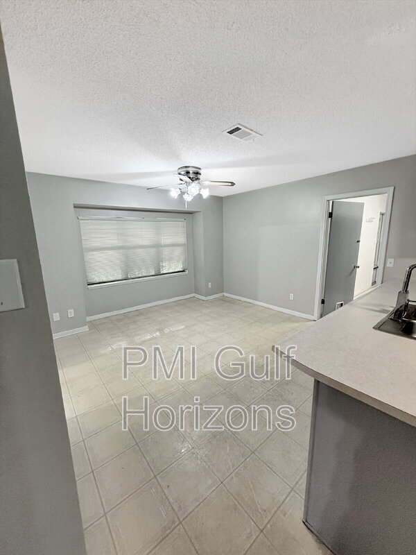 Building Photo - 6929 Summit Way