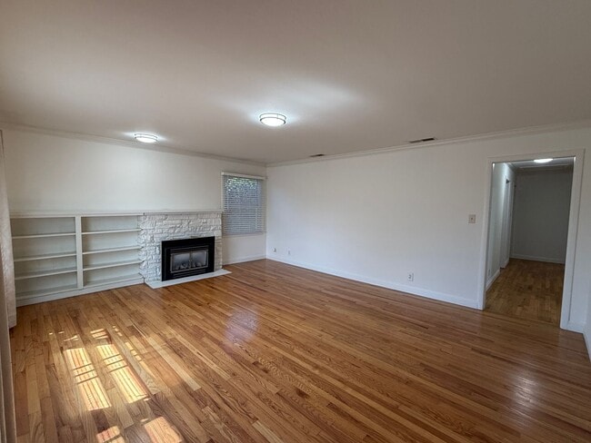 Building Photo - 5805 20th Ave