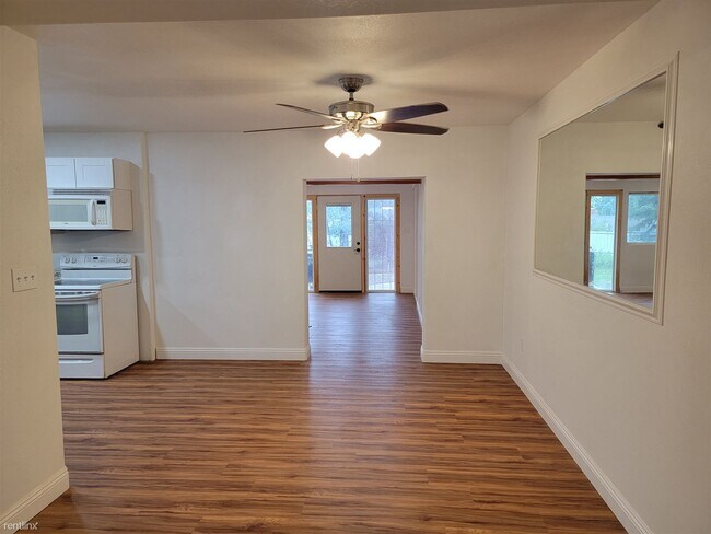 Foto del edificio - 4 br, 3 bath House - 1220 West Owens