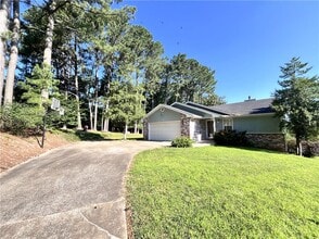 Building Photo - 40 Portsmouth Dr