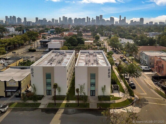 Foto del edificio - 829 SW 18th Ave