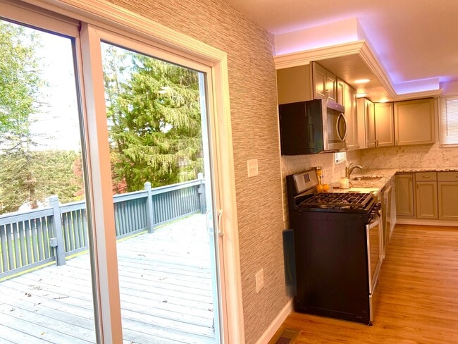 Building Photo - 218 Highland Ave