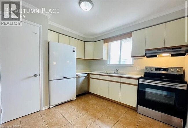 Building Photo - 38 Autumn Pl