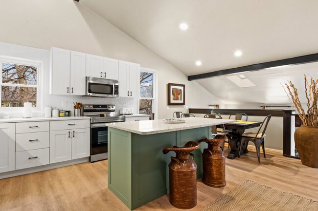 Foto del edificio - 212 N Limit St