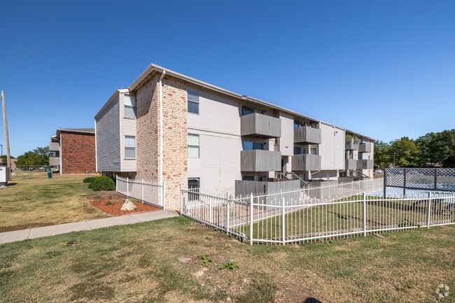 Building Photo - Brentwood Apartments