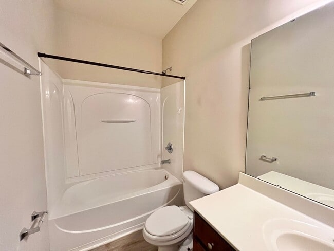 Building Photo - Excellent 4BD, 3.5BA Apex Townhome Near Do...