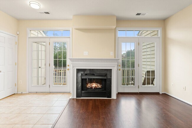 Foto del edificio - Commuter's Dream! Stylish 3-Bedroom Condo ...