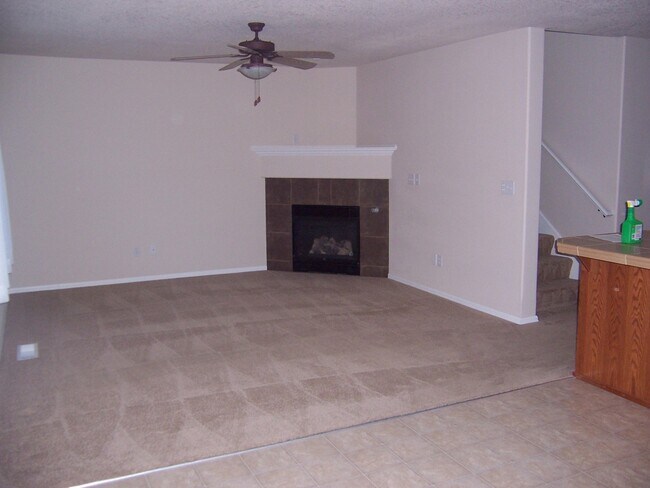 Building Photo - Available Now: 4 Bedroom Home in Willamette Landing