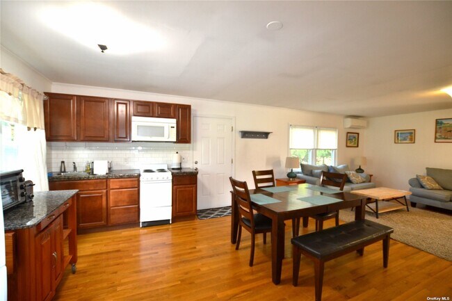 Building Photo - 13 Argonne Rd W