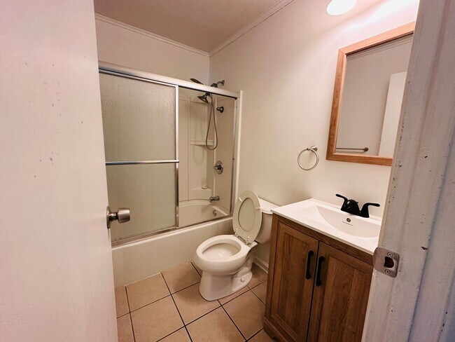 Foto del edificio - 2 Bedroom 1 bath Duplex