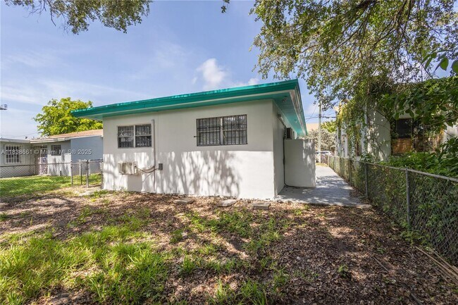 Foto del edificio - 7010 NW 5th Pl