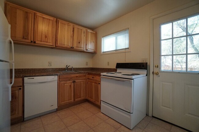 Foto del edificio - 1912 Cascade Ln