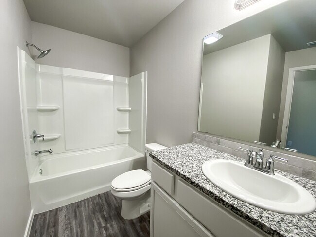 Foto del edificio - Luxurious Duplex in Frenship ISD!
