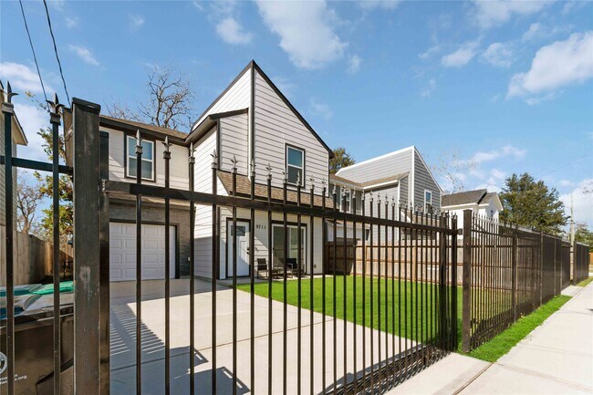 Foto del edificio - 9711 Beckley St