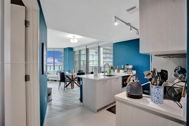 Foto del edificio - 501 NE 31st St