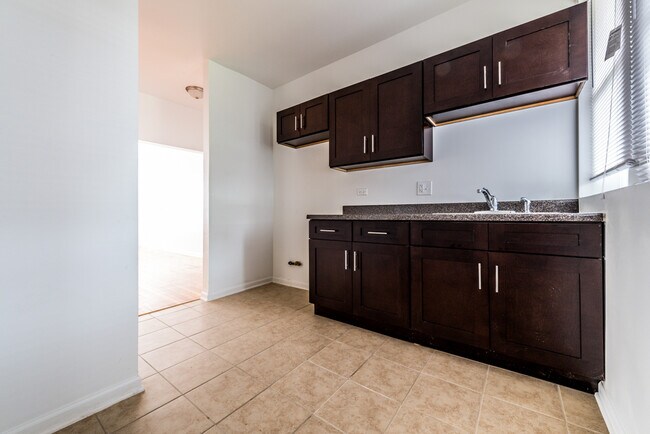 Foto del edificio - 7406 S Perry Ave