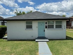 Building Photo - 1615 22nd Ave N