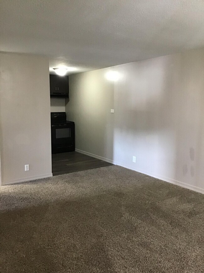 Building Photo - 202 Bear River Dr