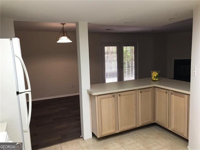 Building Photo - 2039 Powers Ferry Trce SE