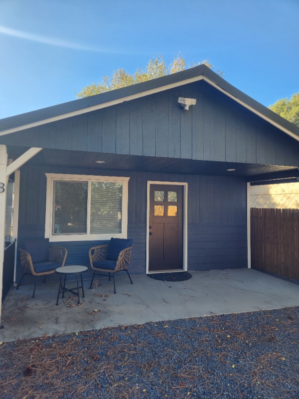 Building Photo - 542 S 14th Loop