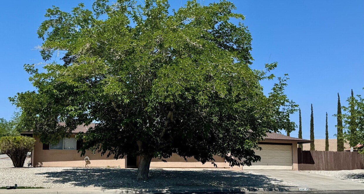 Foto principal - Victorville Home