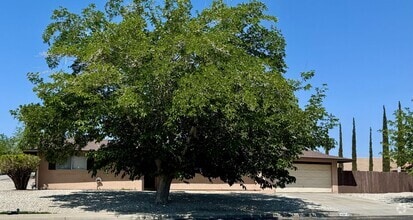 Building Photo - 15870 La Paz Ct