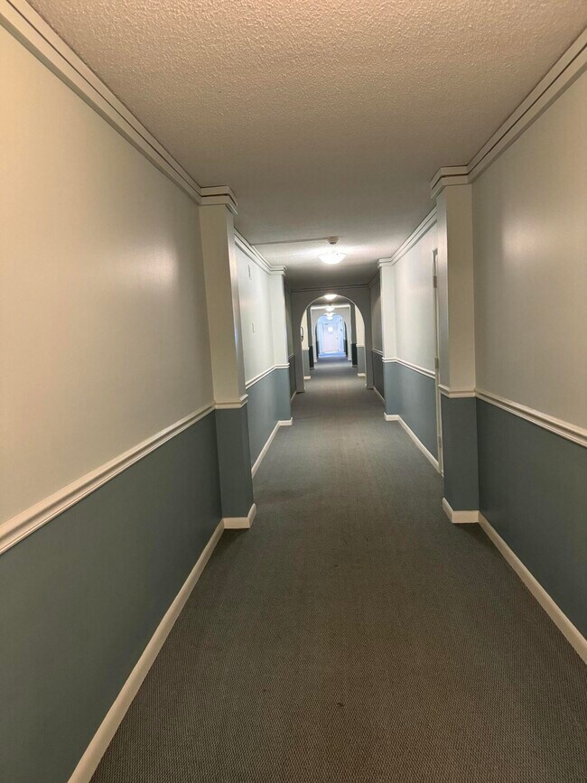Building Photo - 630 Ocean Dr