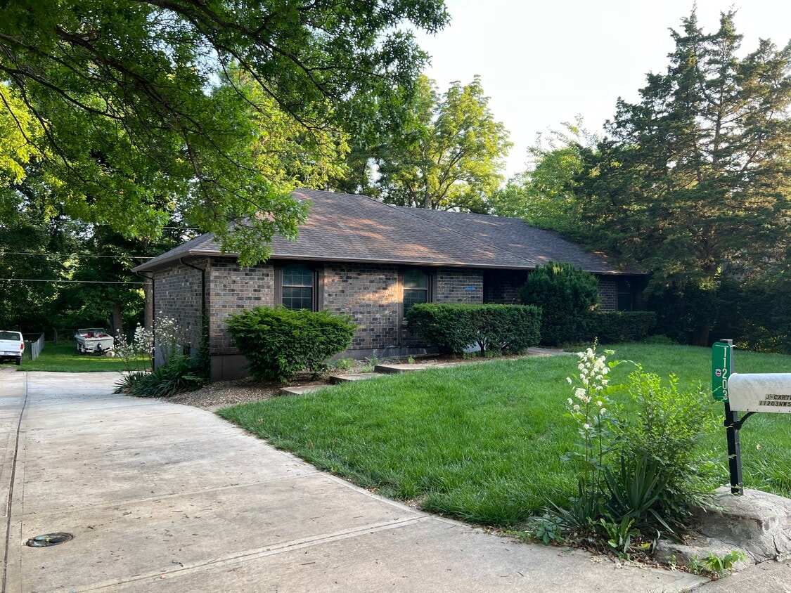 Front Yard - 11203 NW 58th St