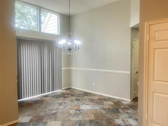 Foto del edificio - 17023 Highworth Dr