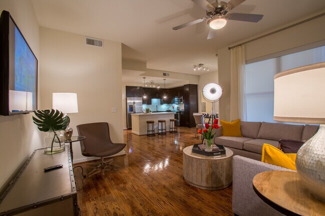 Foto del edificio - Live in the Heart of Downtown – $1,000 Look & Lease Offer
