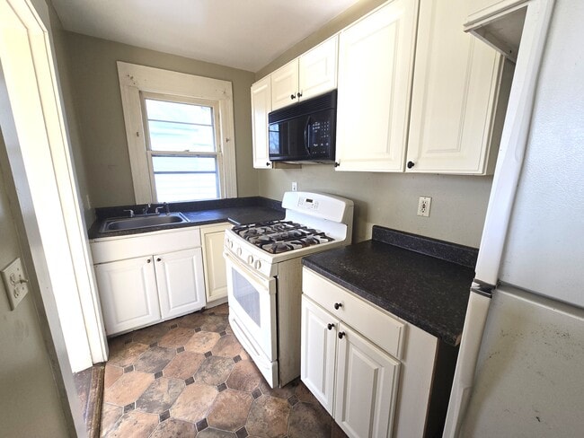 Building Photo - 333 Grand Ave