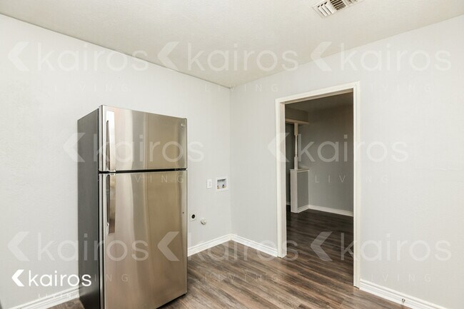 Foto del edificio - 301 NE 32nd Street
