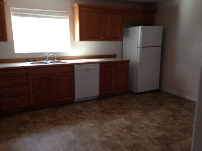 Kitchen - 608 E Lagoon St